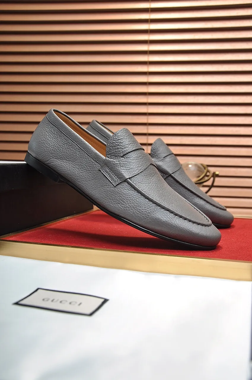 Men's shoes 💰520💶【GUCCI】 (High-end Niuli) New 🍀Gucci* - top version Gucci Peas shoes! Made of imported original cowhide, the inner top layer is comfortable cowhide lining! Original wear-resistant rubber outsole! High quality products! Code number 38-44!